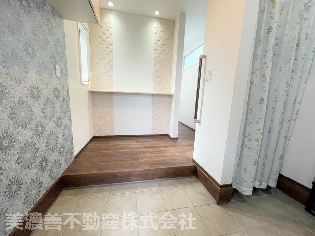 ６０３９１　岐阜市黒野中古戸建ての玄関