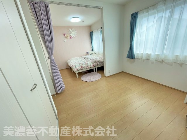 ６０３９１　岐阜市黒野中古戸建ての洋室