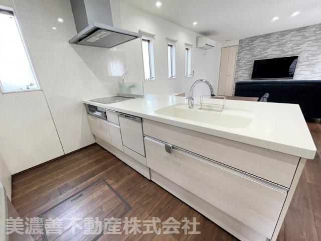 ６０３９１　岐阜市黒野中古戸建てのキッチン