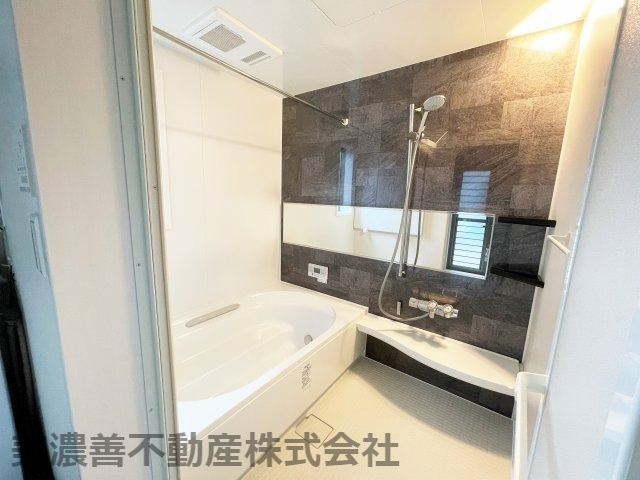 ６０３９１　岐阜市黒野中古戸建ての浴室