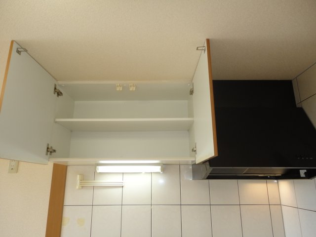 And　youのキッチン|キッチン上収納開き