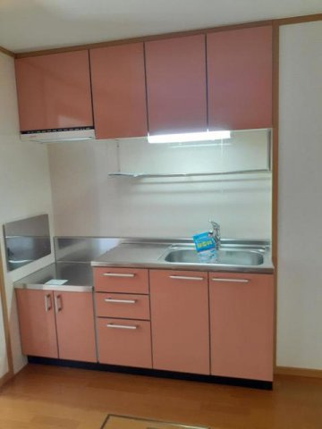 ケント・アヴェニュー弐番館のキッチン|コンパクトなキッチンで掃除もラクラク