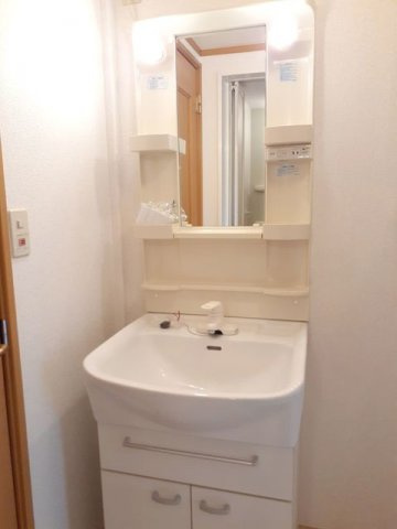 ケント・アヴェニュー弐番館の洗面所|忙しい朝には欠かせない洗面所です