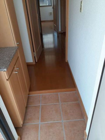 ケント・アヴェニュー弐番館の玄関|収納もある玄関です