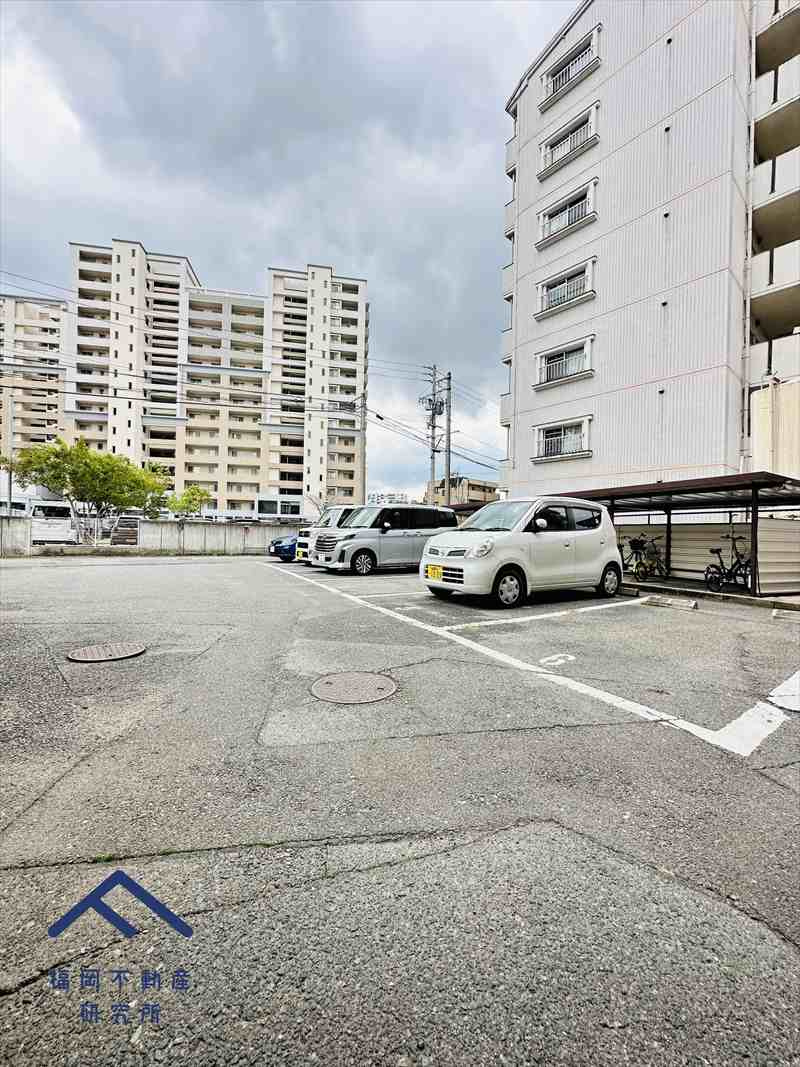 オリエントハイツ大橋の駐車場