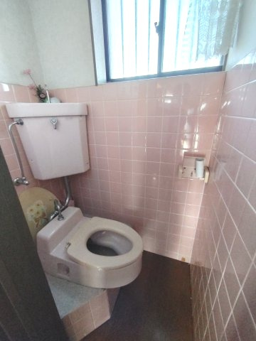 高崎市正観寺町店舗併用住宅のトイレ
