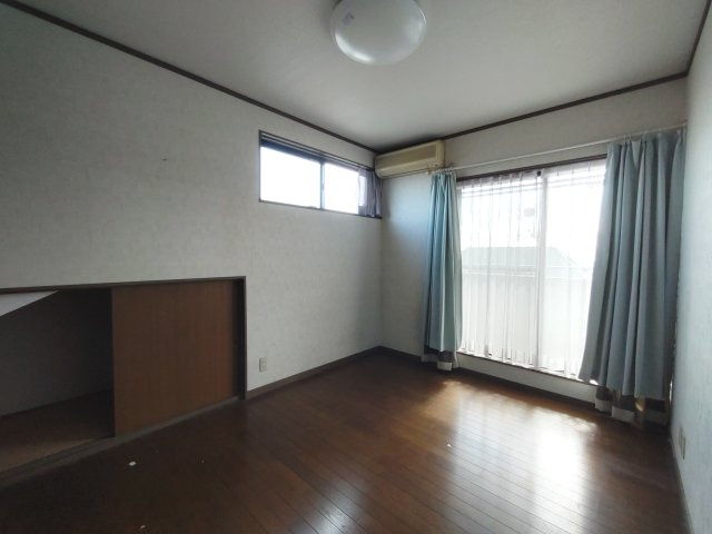 高崎市正観寺町店舗併用住宅の洋室