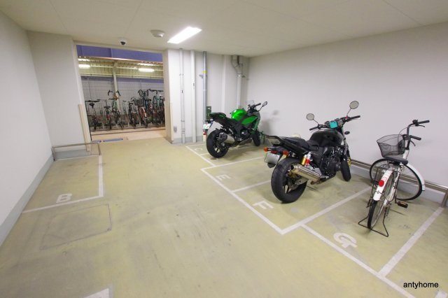 プレサンス天満橋チエロ　仲介手数料無料の駐車場