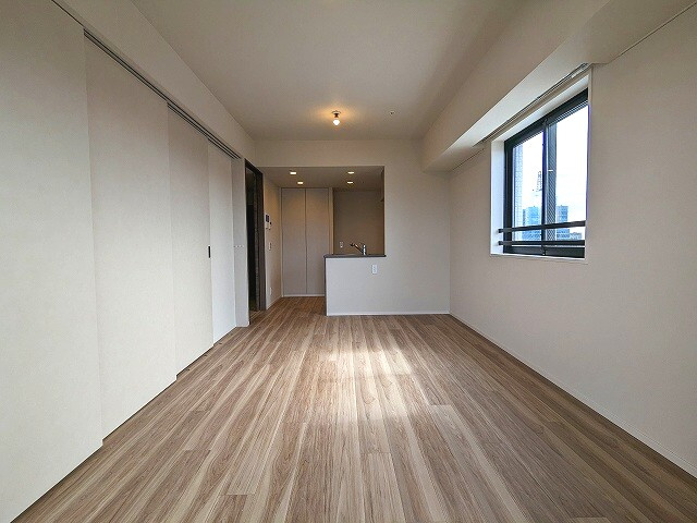 プライムアーバン浅草田原町の設備|リビングは南向きの窓付きで明るく開放感ある空間です