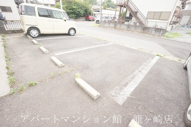 ヘイワハイツの駐車場