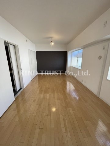 さざなみプラザ22号棟の居間・リビング|ゆったりとしたリビングです