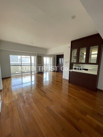 さざなみプラザ22号棟の居間・リビング|使いやすい居間です