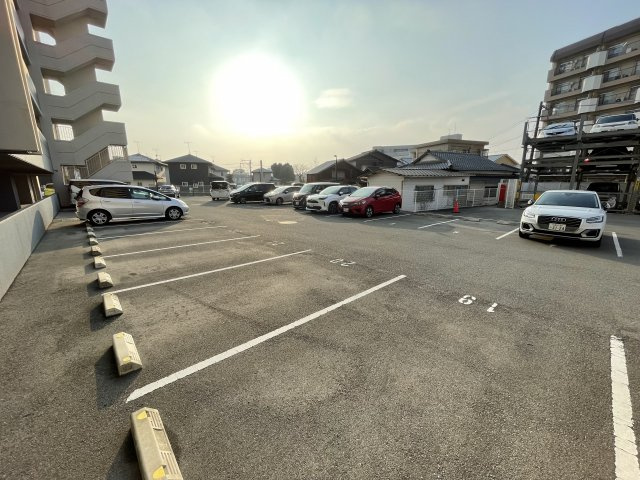 パーク・サンリヤン花畑の駐車場