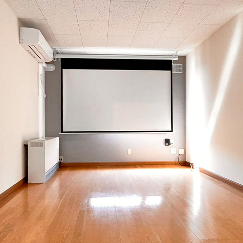 ハイツプラタナス1号館の内装|プロジェクター電動スクリーン