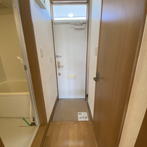 ハイツプラタナス1号館の玄関