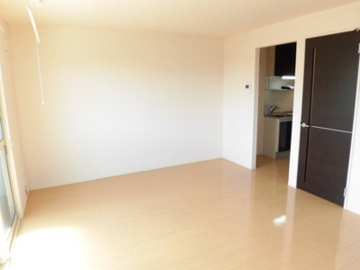 【居間・リビング】 | ブリエヴェール都 | こちらのリビングで趣味の時間をお楽しみください