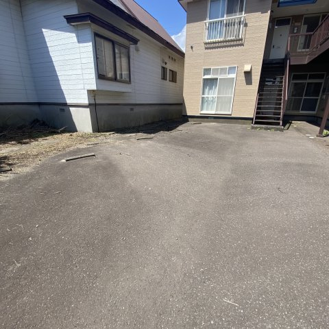 ハイツサンサーラの駐車場