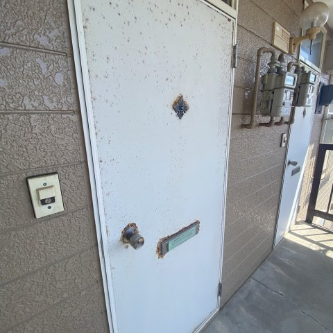 ハイツサンサーラの玄関