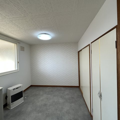 ハイツサンサーラの洋室