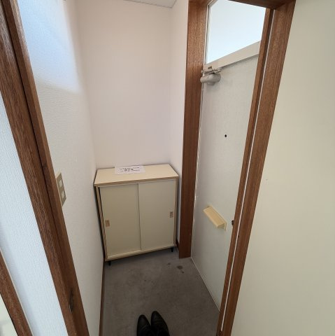 ハイツサンサーラの玄関