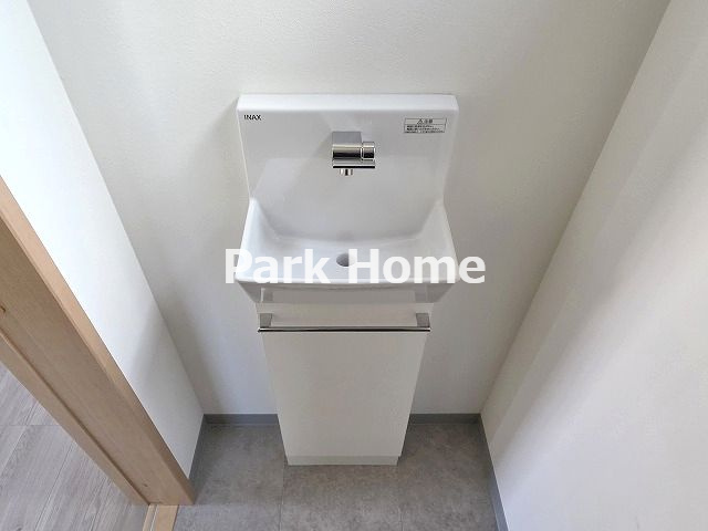 高知市南久万・北 新築戸建ての洗面所|１F:トイレ手洗い