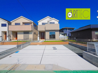 【駐車場】 | 【駐車スペース】
日々の暮らしにマイカーが必要。そんな方は物件の購入条件に駐車場は必須です。通勤に、家族のお迎えに、お買物に、おでかけに、クルマライフを楽しみたい方に。