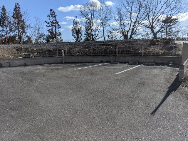 ロイヤルヒルズ富岡の駐車場|駐車スペースもあります