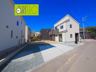 【駐車場】 | 【駐車スペース】
日々の暮らしにマイカーが必要。そんな方は物件の購入条件に駐車場は必須です。通勤に、家族のお迎えに、お買物に、おでかけに、クルマライフを楽しみたい方に。