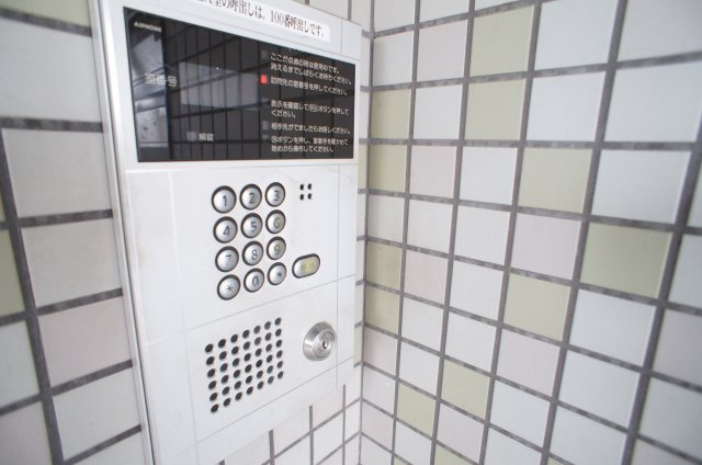 【セキュリティ】 | ファミーユ三田 | オートロック付き