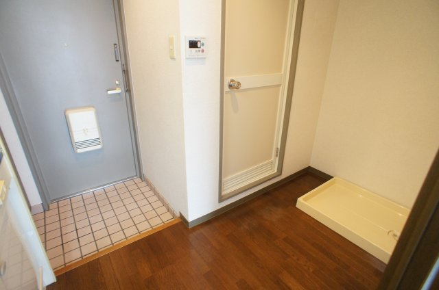 【設備】 | ファミーユ三田 | 室内洗濯機置場です