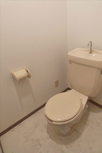 ファミーユすなごのトイレ|白基調で清潔感のあるトイレですよ☆