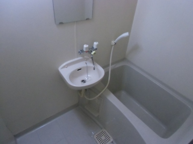 ラフォーレ上野の浴室|コンパクトで使いやすいお風呂です