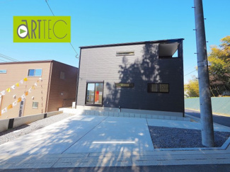 【駐車場】 | 【駐車スペース】
日々の暮らしにマイカーが必要。そんな方は物件の購入条件に駐車場は必須です。通勤に、家族のお迎えに、お買物に、おでかけに、クルマライフを楽しみたい方に。