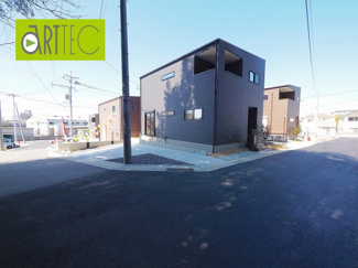 【前面道路含む現地写真】 | 【前面道路】
前面道路は毎日の駐車の出し入れで大事なポイントです！
車種によっても便利・不便がありますのでご確認ください♪