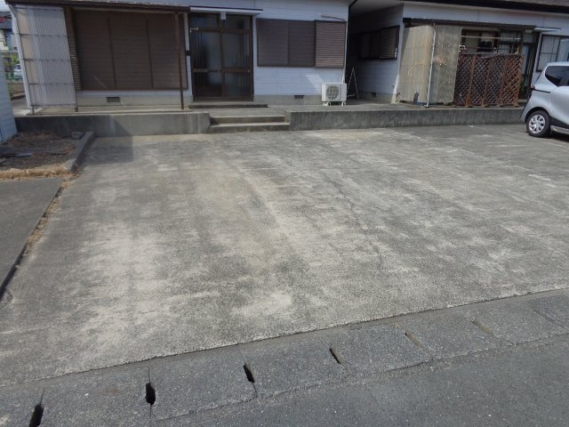 入野町16130-15戸建の駐車場