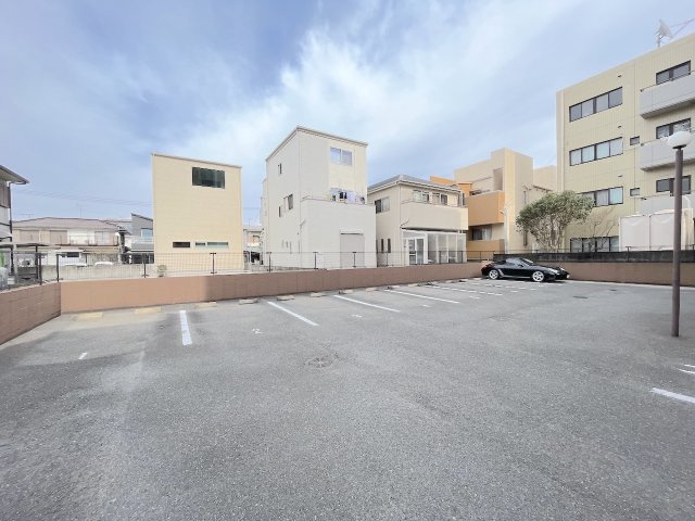 ダイアパレス ル・ベール室見の駐車場