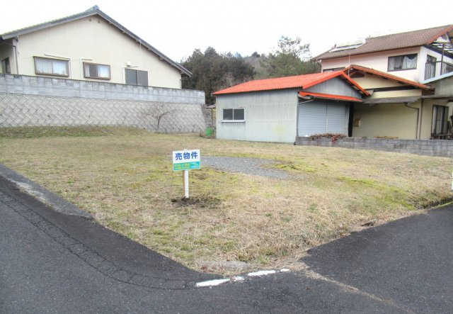 津山市宮部下　売土地97.7坪の前面道路含む現地写真