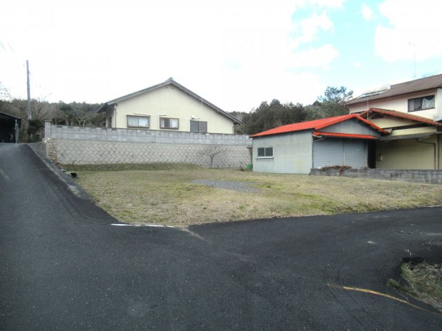 津山市宮部下　売土地97.7坪の前面道路含む現地写真
