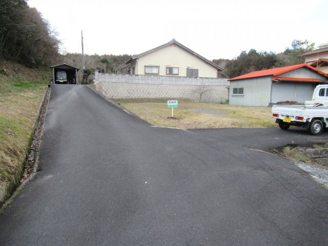 津山市宮部下　売土地97.7坪の前面道路含む現地写真