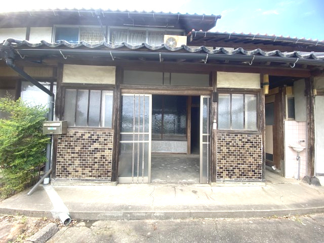 斐川町上庄原　戸建ての玄関