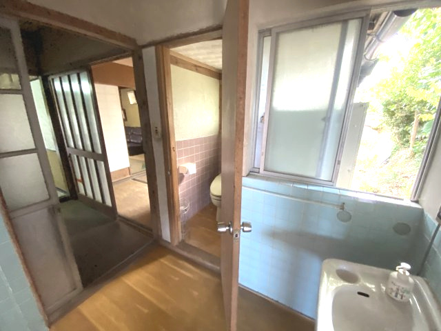 斐川町上庄原　戸建ての独立洗面台|１F