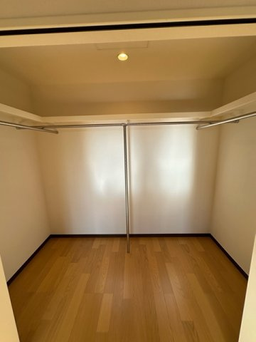 【収納】 | エアリーズ | 洋室6帖のお部屋にあるウォークインクローゼットです！たっぷり収納できてお洋服や荷物が多くてもお部屋すっきり☆
