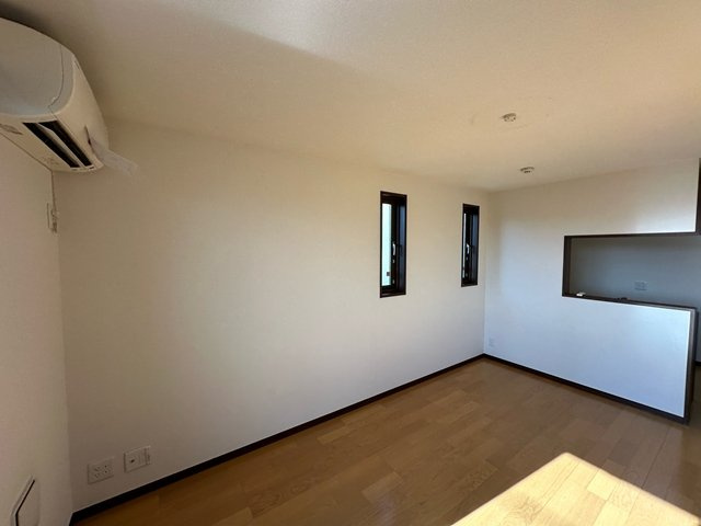 【居間・リビング】 | エアリーズ | 南西向きリビングダイニングキッチン10.5帖☆女性に人気なカウンターキッチンです！お話しながら料理ができるってうれしい♪