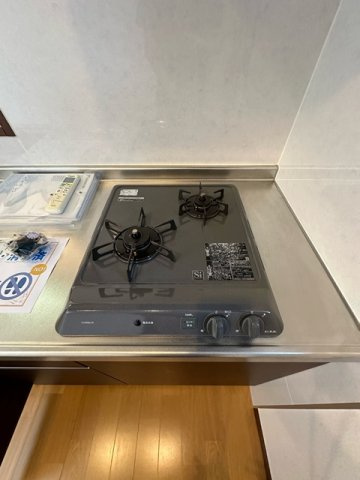 【キッチン】 | エアリーズ | 2口ガスコンロ付きシステムキッチンです☆2口コンロは複数の調理を同時にできるので時短にもGOOD☆