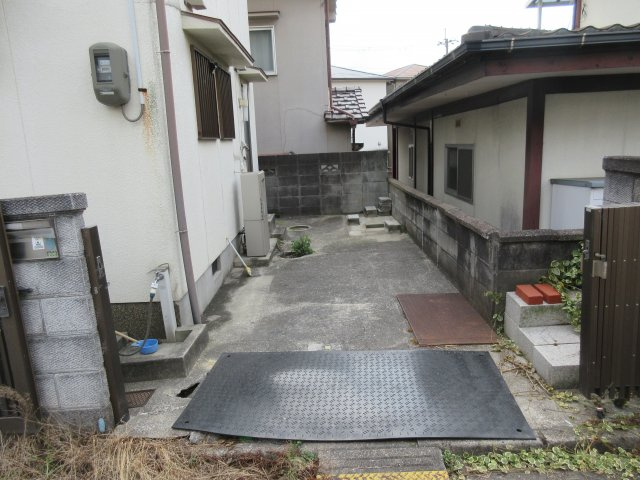 高津橋貸戸建の駐車場