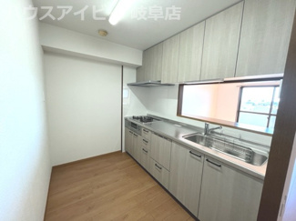 【キッチン】 | テラスノバ穂積只越！9階部分！角部屋！日当り・眺望良好です♪管理費・修繕積立金合計11400円！ | テラスノバ穂積只越！9階部分！角部屋！日当り・眺望良好です♪管理費・修繕積立金合計11400円！敷地内駐車場5000円！