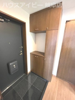 【玄関】 | テラスノバ穂積只越！9階部分！角部屋！日当り・眺望良好です♪管理費・修繕積立金合計11400円！ | テラスノバ穂積只越！9階部分！角部屋！日当り・眺望良好です♪管理費・修繕積立金合計11400円！敷地内駐車場5000円！