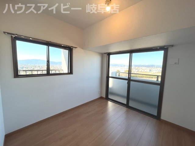 テラスノバ穂積只越！9階部分！角部屋！日当り・眺望良好です♪管理費・修繕積立金合計11400円！の洋室|テラスノバ穂積只越！9階部分！角部屋！日当り・眺望良好です♪管理費・修繕積立金合計11400円！敷地内駐車場5000円！