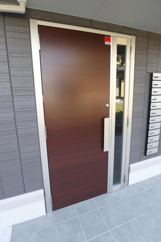 アネシス寺家A・B　A棟のエントランス