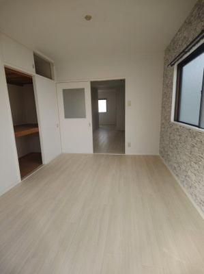 【洋室】 | レジデンスジョイ日新町 | 広々とした洋室です